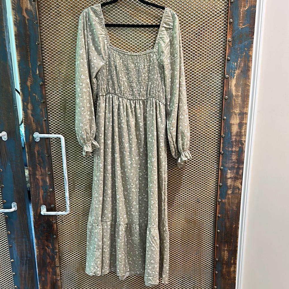 Floral Long Sleeve Dress in Light Green